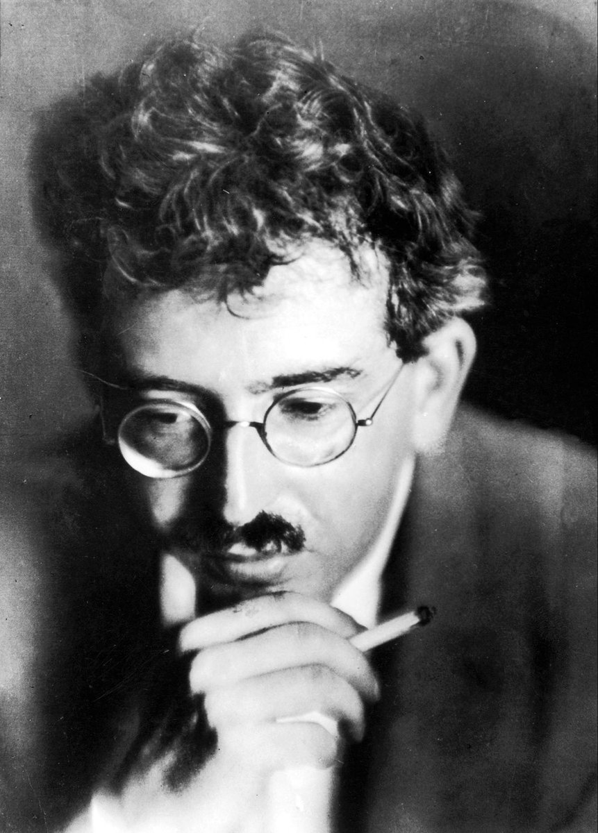 LiteraryVienna's tweet photo. „Der Begriff des Fortschritts ist in der Idee der Katastrophe zu fundieren. Daß es ‚so weiter‘ geht, ist die Katastrophe.“

Walter Benjamin https://t.co/vdytU9gCDD