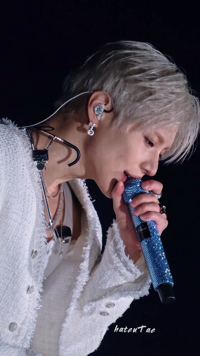 hateuTae_'s tweet photo. 20260920 TAEMIN WORLD TOUR <LiMiNaL>
차가운 빛 속에 너무 다정한 눈✨✨

#태민  #TAEMIN #テミン #泰民 #TAEMIN_LiMiNaL https://t.co/ewVNDpOVAc