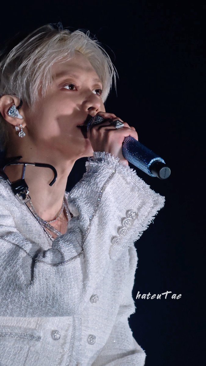 hateuTae_'s tweet photo. 20260920 TAEMIN WORLD TOUR <LiMiNaL>
차가운 빛 속에 너무 다정한 눈✨✨

#태민  #TAEMIN #テミン #泰民 #TAEMIN_LiMiNaL https://t.co/ewVNDpOVAc