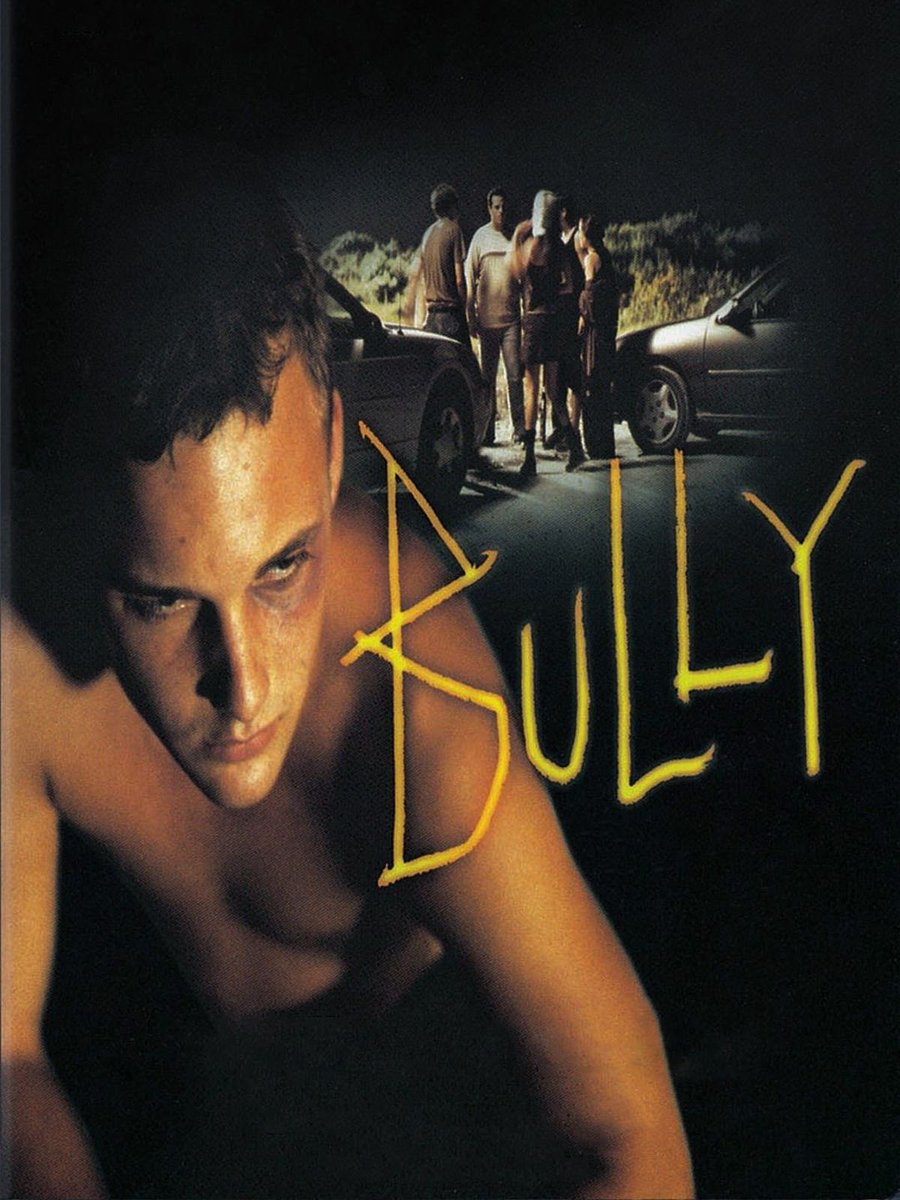 hit4_sapporo's tweet photo. 『BULLY ブリー』

実際にあった、”いじめっ子”を集団で殺害した事件を扱った人間ドラマ。

幼馴染に虐待され続けた青年が、カノジョに唆され、殺人を実行するまでが描かれる。10代のコたちが、ノリで事件に関わっていくのが恐ろしい。

事が終わってから、皆、パニックに襲われるのが実にリアル。 https://t.co/DoLUZyE1mU