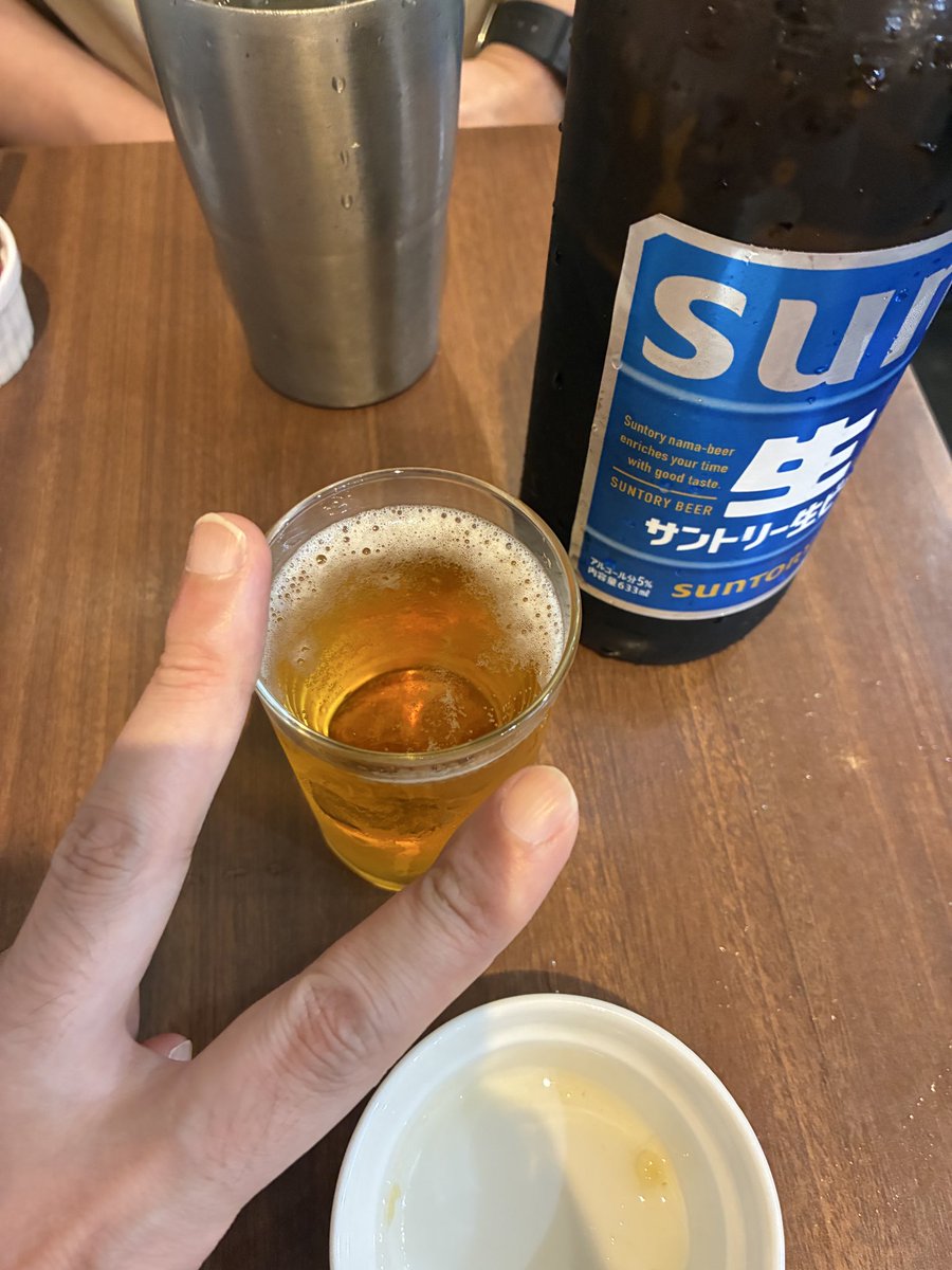 mundane_view's tweet photo. 青木（@Hidemitsu_Aoki ）さんと日本橋の立ち飲みで飲んでるなう。 https://t.co/RDbzfrXgpT