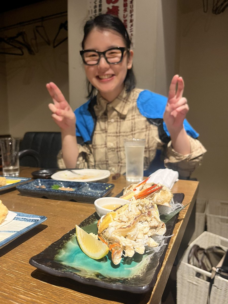 BRIAN_SHINSEKAI's tweet photo. 結婚記念日に、
名店・能登美さんに来ました〜！
これから、ガンドしゃぶ（ブリの若魚）をキメます！

※ムラサキガニに焦点が合ってしまいました https://t.co/Uca7q9c38S