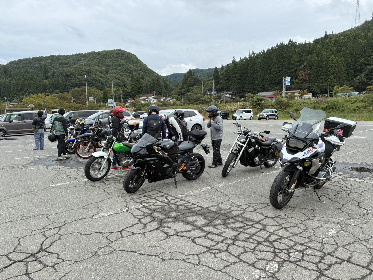 bonyzfr15's tweet photo. 職場のバイク乗り集まってツーリング
集合時間遅らせたら上手く雨には降られず
先頭だったのでペース抑えるのに苦労しました💦 https://t.co/t55yeLyGgD