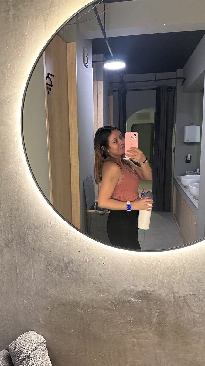softlyedb's tweet photo. Yo siendo la más débil y siempre teniendo moretones 😪😪 https://t.co/1QUiH3ikPZ