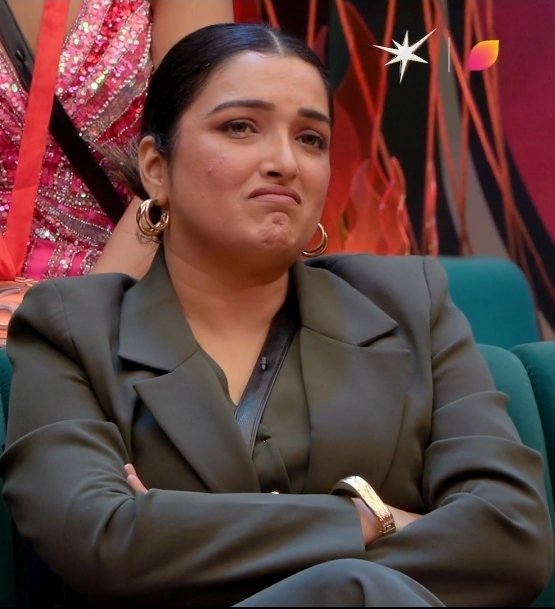 CurlyTales_20's tweet photo. Most slappable face in #BiggBoss20 https://t.co/BcxXvF3GUR