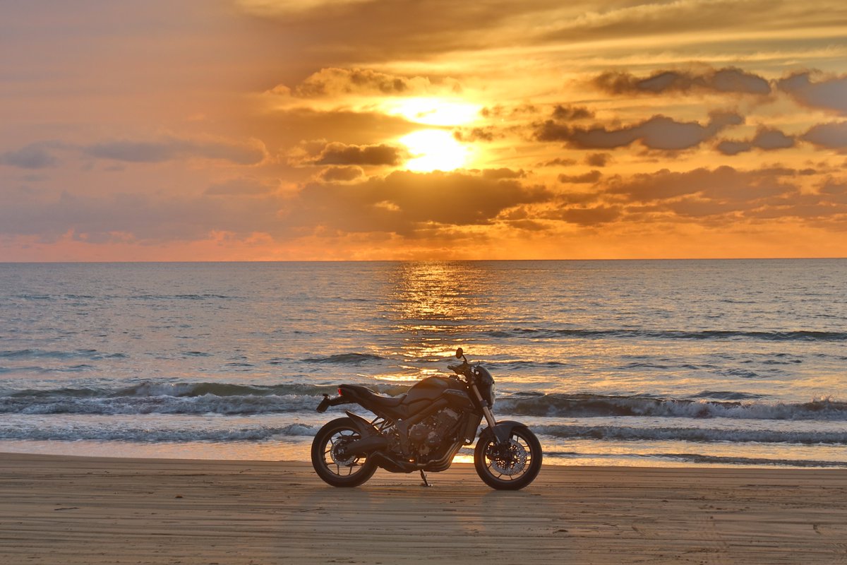 cb_no_hito's tweet photo. 一昨日、昨日とCB650Rで千里浜なぎさドライブウェイを走ってきました。天気が心配でぎりぎりまで悩みましたが行ってよかった。 https://t.co/yTwIxMZjXv