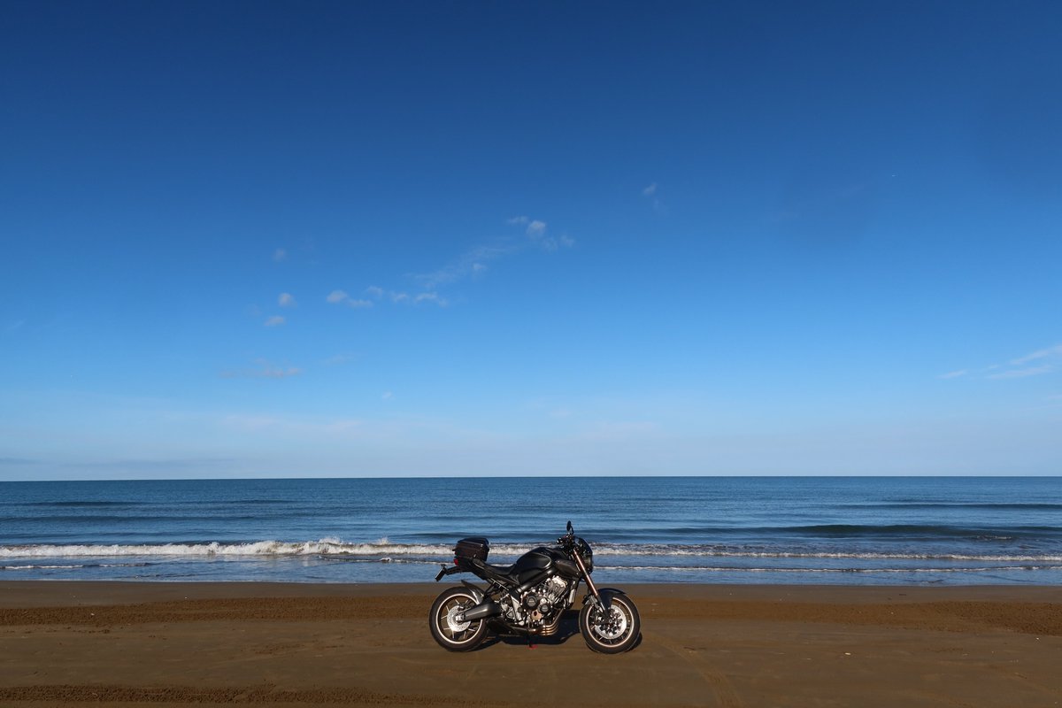 cb_no_hito's tweet photo. 一昨日、昨日とCB650Rで千里浜なぎさドライブウェイを走ってきました。天気が心配でぎりぎりまで悩みましたが行ってよかった。 https://t.co/yTwIxMZjXv