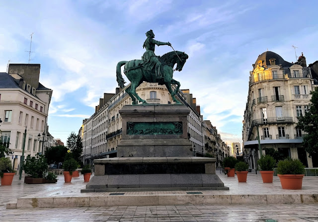 experienceloire's tweet photo. Jeanne d’Arc at the heart of Orléans...
https://t.co/f3JmgieoeS https://t.co/MbMJfB7bpd