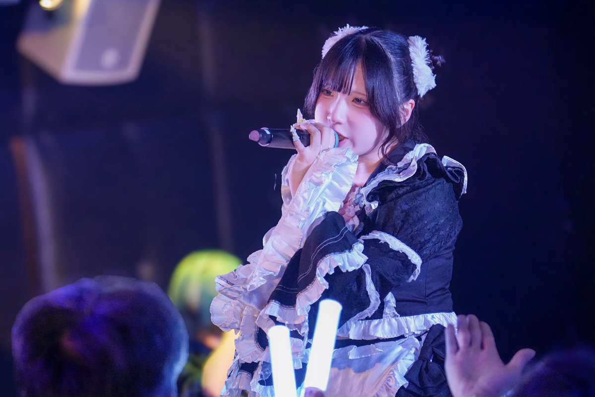 KAMuRO_official's tweet photo. 「 まだもっと もっと

 この声 熱を帯びてく 」

#KAMuRO_Photo https://t.co/oJf3VHGi0S