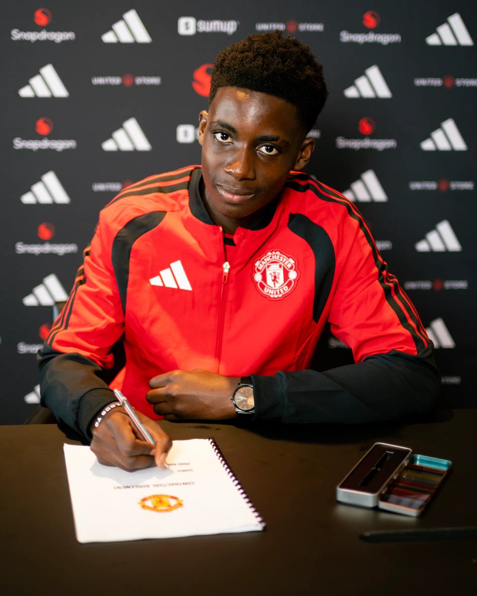 UtdDistrict's tweet photo. 🚨 | David Eze has OFFICIALLY joined #mufc 

Welcome, David 👋 https://t.co/WQ6kc0zYyM
