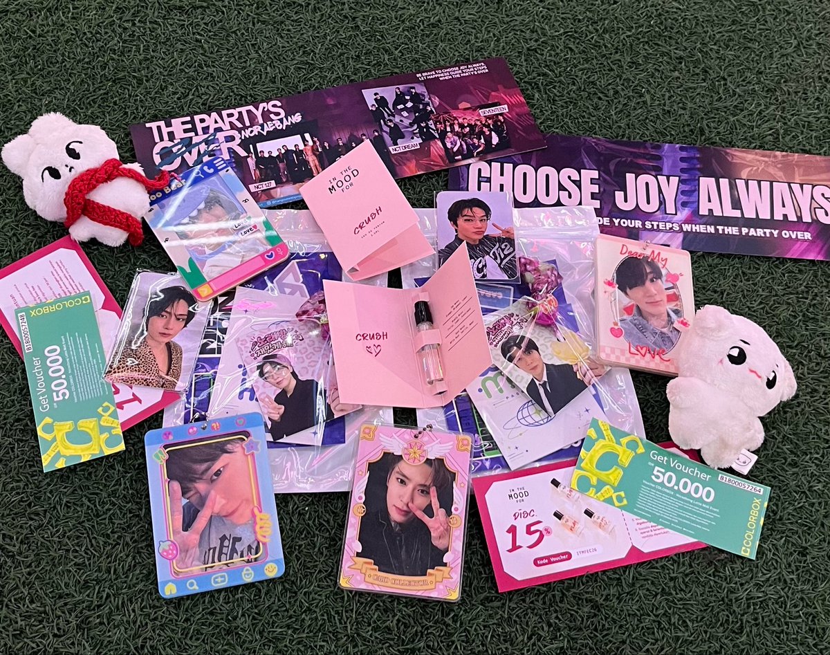 cilatatolite's tweet photo. noraebang day dump 🎤💗
singing, screaming, collecting &amp; making memories ✨ https://t.co/M4ZImOBLFx