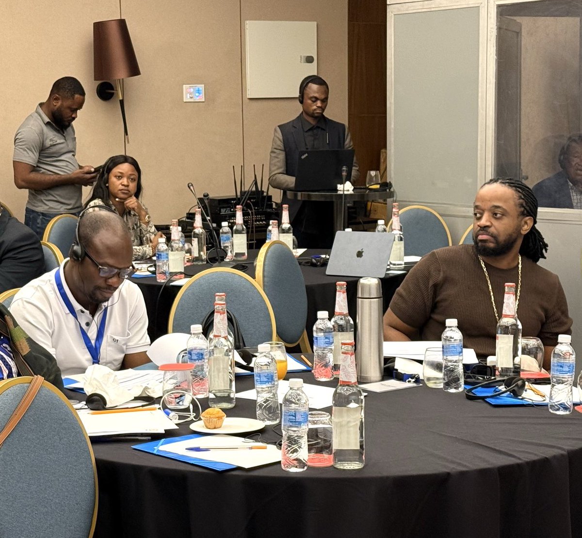 AleshOfficiel's tweet photo. Chers Amis Congolais de la diaspora Européenne, besoin de vos apports, réflexions, témoignages et Contributions : 

Quelles sont les difficultés que vous rencontrerez à investir au Pays ? Avez-vous des témoignages des tentatives échouées ? Quelles en étaient les causes principales ? Comment pensez-vous que l’Etat Congolais puisse vous aider à investir plus facilement au pays ?

Vos commentaires pourraient être le début d’une tentative de solution. Merci de retweeter au max svp 🙏🏽.

À partir du mois prochain, je serai disponible pour partager un café sur Paris et Bruxelles pour échanger de vive voix sur la question.

Merci 🙏🏽🇨🇩