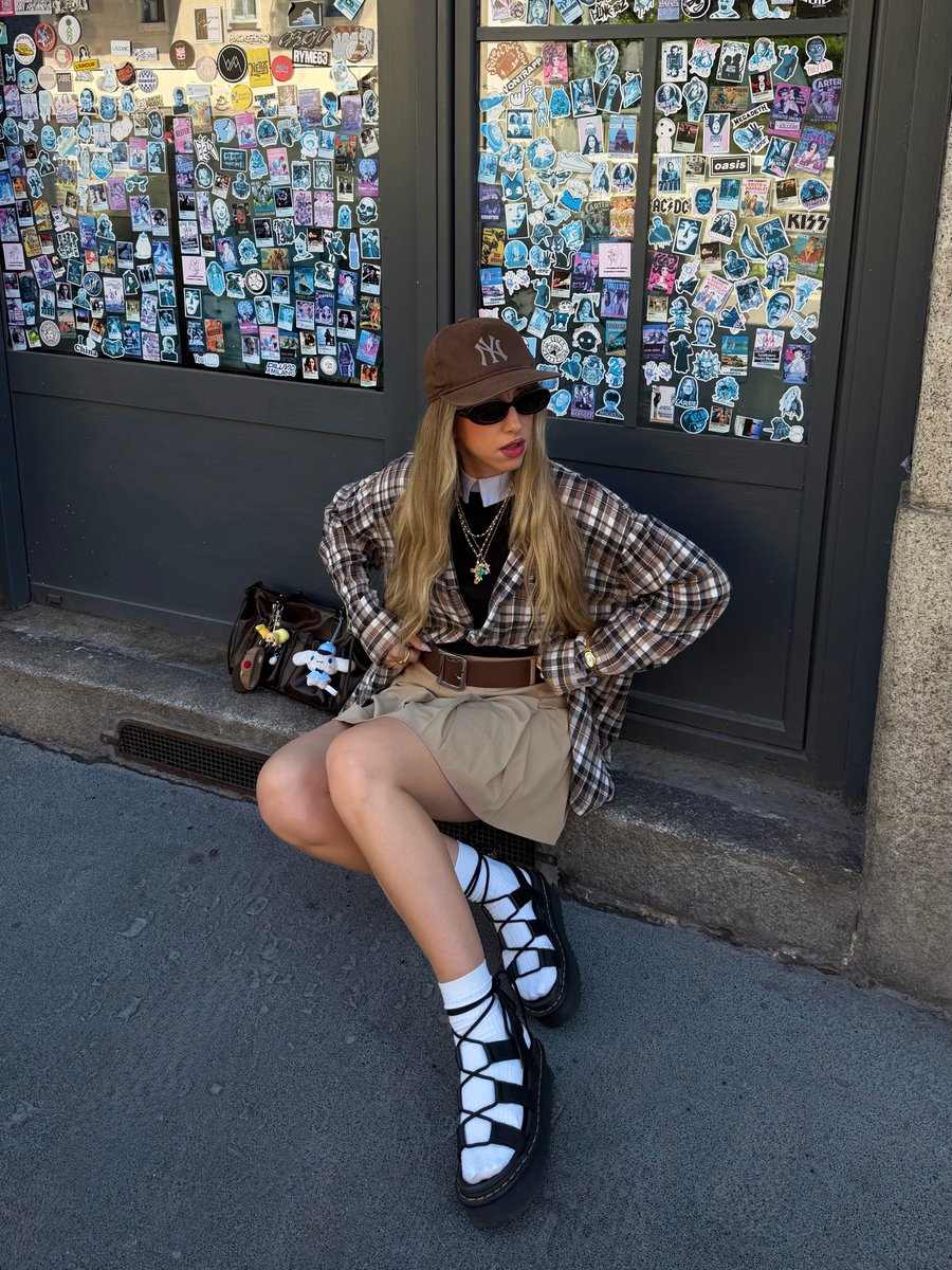 LishaSadhrcp's tweet photo. Just a girl getting dressed for a walk to grab an iced coffee https://t.co/YWej2Y2g1G