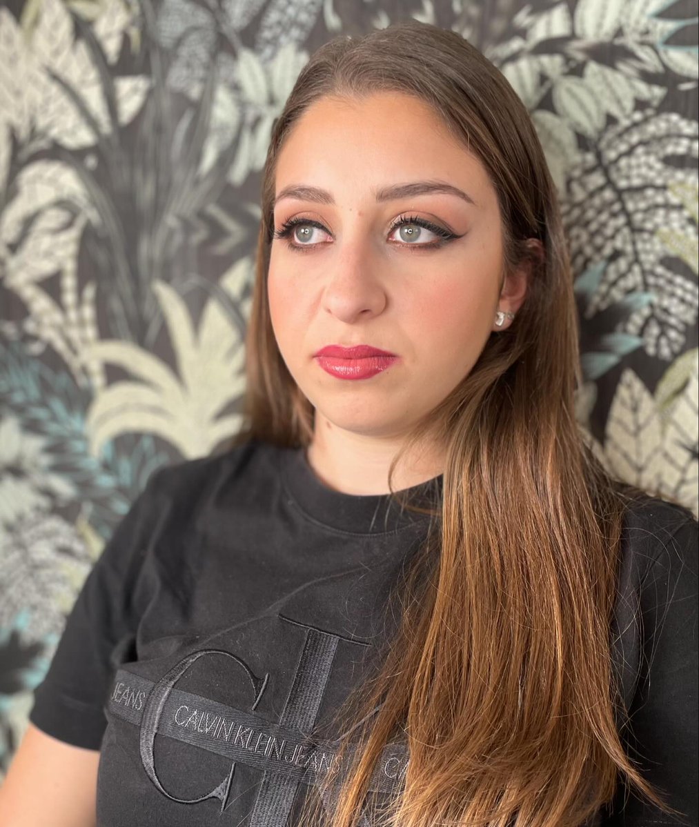 GraigBoiceib5's tweet photo. Today at the academy, I brought a special model with me. The makeup I chose for her is a soft, subtle blend. https://t.co/NNh51rMfSu