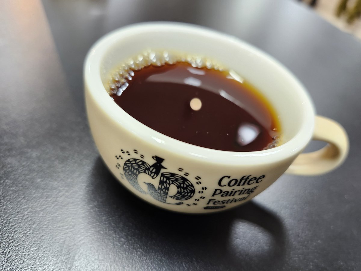 PadmeAmidalaN's tweet photo. コーヒー購入してきた！
チケットで飲んで美味しかったビスポークコーヒーのブレンドビター
香りだけで多分ウマイと思ったゆげ焙煎所のエルサルバドル
あとリピしてしまったシクトのドーナツ
もしかするともう一回行ってしまうかも
#CoffeePairingFestival https://t.co/Y8nDCeovWF