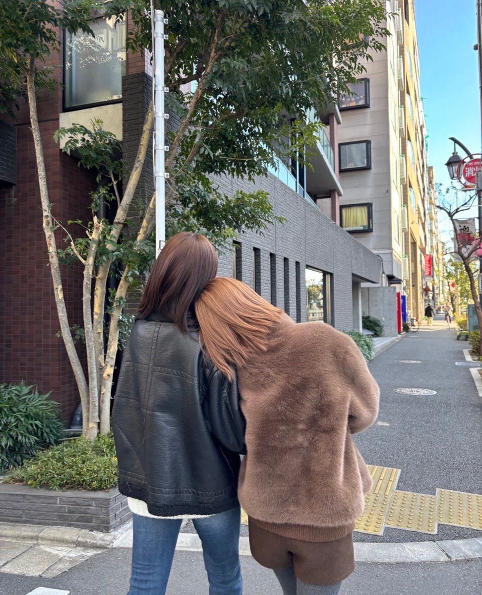 _RUN_AWAY___'s tweet photo. 우리뿌삐……….. 정작셀카는별로주지도않으면서
이런사진 << 턱턱올려줘서진짜같다는생각을함 https://t.co/Io8Ndkw4cc