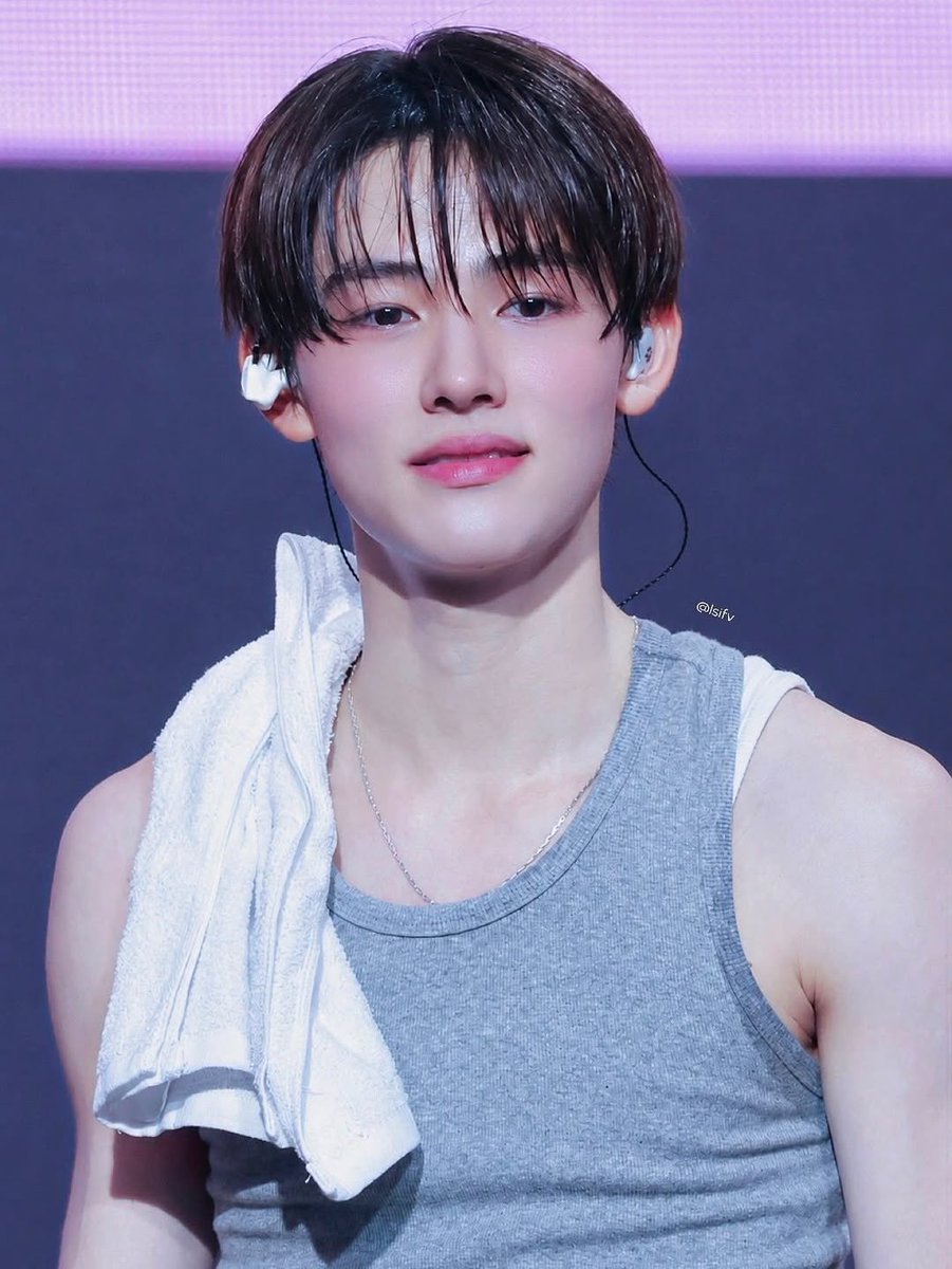prettyyhyeon's tweet photo. #seonghyeon rosy cheeks supremacy https://t.co/BqhtmVwEII