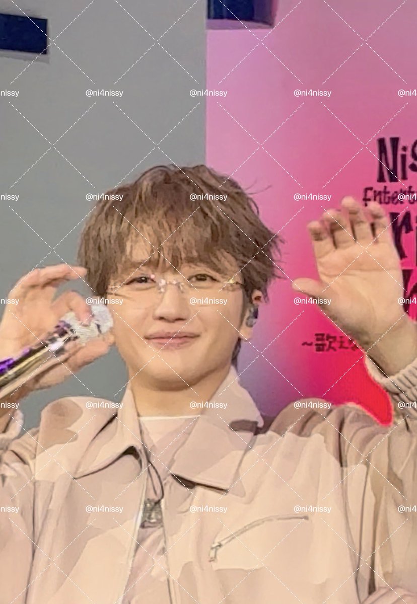 ni4nissy_'s tweet photo. 初日、🫶🏻フリフリ 返してもらえたのに
前の人の手に全ピントもってかれた私のファンサ動画()
2カメではおさめれてたからセーフ？(画質悪いけど)
#NBE2026 #Nissy https://t.co/rfwHanP0Vk