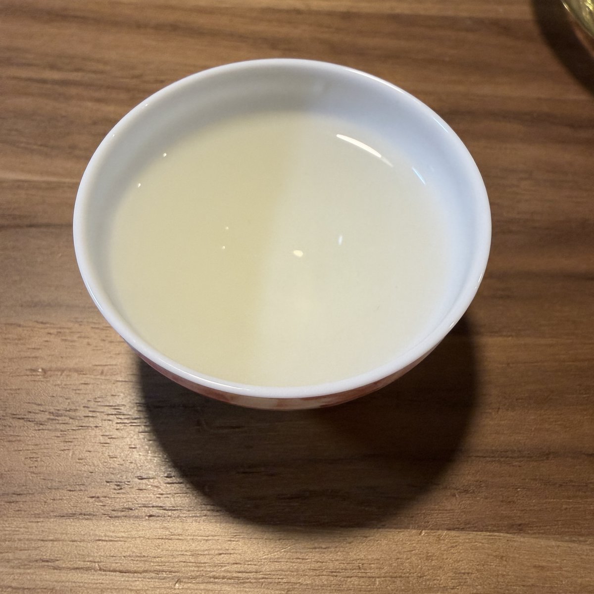 PebbleQue's tweet photo. 五ヶ瀬 白茶『在来』＠心樹庵(奈良)
長雨には長い間飲み続けられる白茶を。
とろとろとした甘さで、飽きることなく楽しむことができます。

#茶好連　#積み茶崩し促進月間 https://t.co/w8prDo8uP3