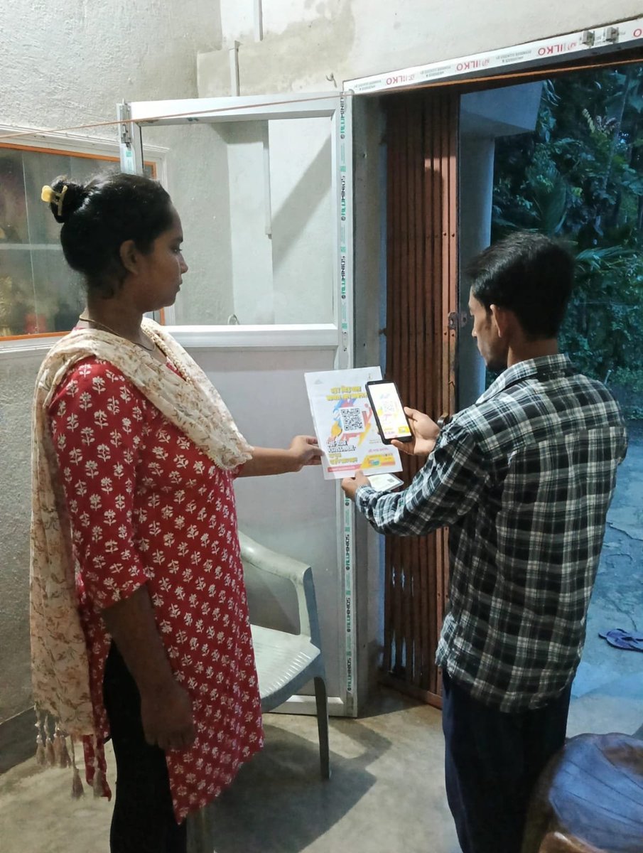 NACOINDIA's tweet photo. Glimpses from the ground.

On Day 46 of Intensified IEC Campaign 3.0, West Bengal SACS is taking HIV awareness across communities through door-to-door outreach, folk performances, school outreach and community meetings.

Through these conversations, people are learning about BreakFree, taking a self-risk assessment, knowing their status and making informed choices.