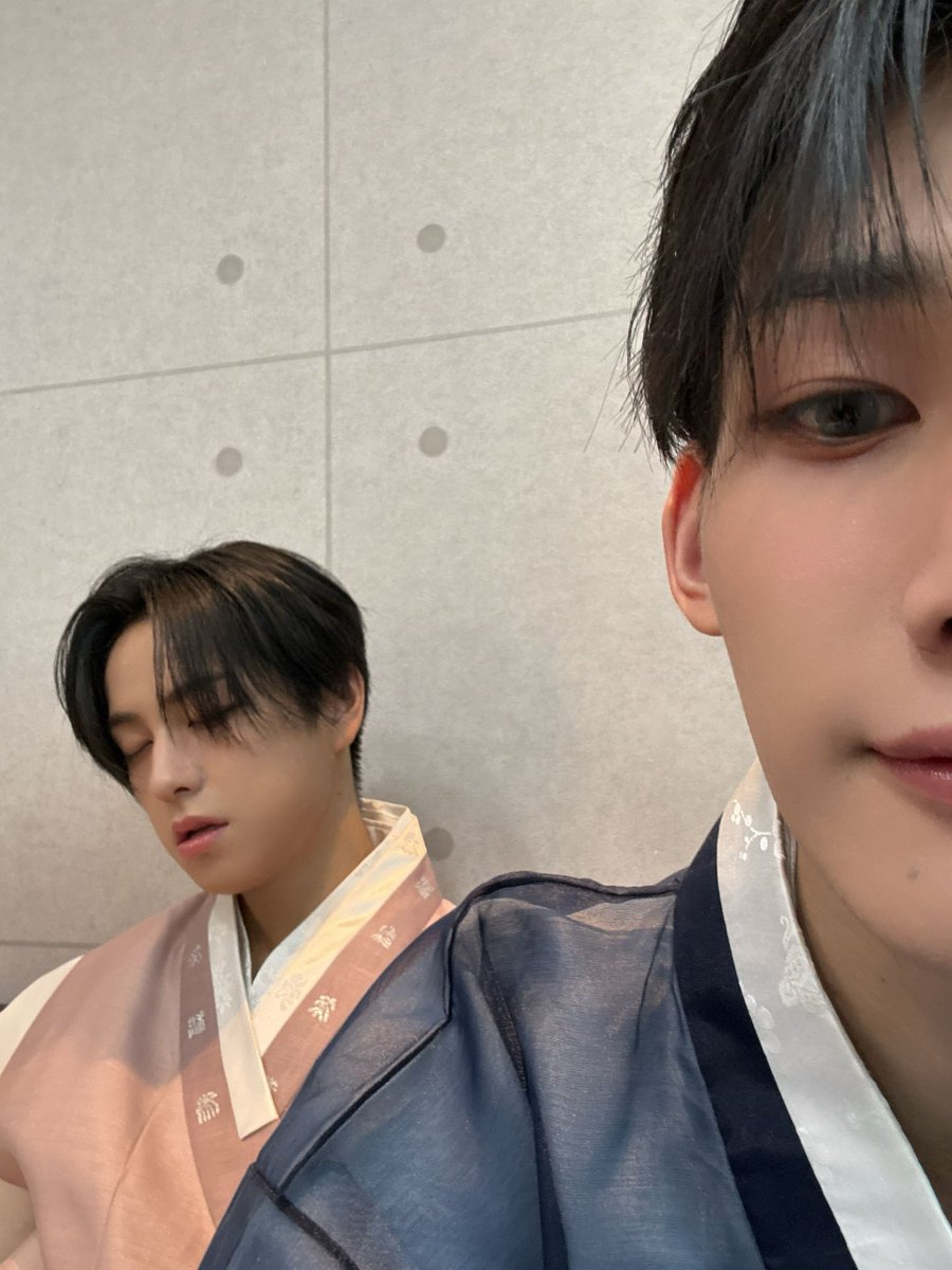 ditoearth's tweet photo. jojo capturing sleeping taki is so pure..☹️🫳🏻 https://t.co/4Cs73H5m6g