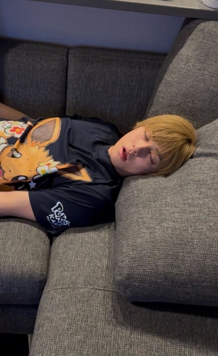 ditoearth's tweet photo. jojo capturing sleeping taki is so pure..☹️🫳🏻 https://t.co/4Cs73H5m6g
