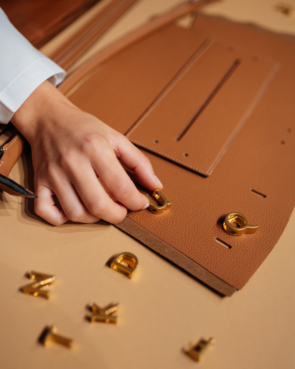 Tods's tweet photo. Stitch by stitch, dot by dot, letter by letter. At the Spring-Summer 2027 Women's Fashion Show in Milan, Tod's artisans brought the brand's Artisanal Intelligence to life with meticulous attention to detail and the finest materials. From the Metal Dots Gommino loafer, where the brand's distinctive code takes on a new expression, to the T Signature bag personalised with golden-metal initials through the exclusive My Signature project, each piece becomes a unique expression of craftsmanship and identity.
#Tods