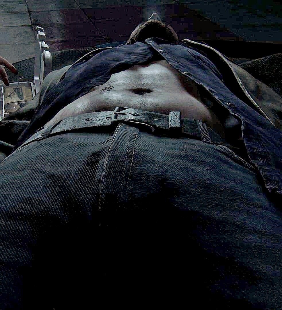 elliespundit's tweet photo. Since it's Joel Miller's birthday, we should celebrate by nuzzling, licking and biting into that beautiful pudgy tummy of his https://t.co/Y2dwdOOLm7