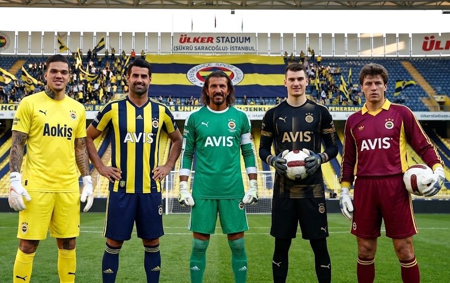 KramponluPisago's tweet photo. Fenerbahçe, Şampiyonlar Ligi finalinde ve maç penaltılara kaldı. Kaleye kimi geçirirsiniz?

-Ederson
-Volkan
-Rüştü
-Livakovic
-Schumacher https://t.co/xXD8LC5OIa