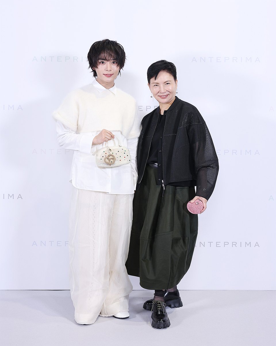 anteprima_jp's tweet photo. 【ANTEPRIMA SPRING-SUMMER 2027 COLLECTION】

日本からゲストとして、アンテプリマ アンバサダーの #大西流星 (#なにわ男子)さんにお越しいただきました。

#anteprima
#アンテプリマ
#MilanFashionWeek
#CuriouserAndCuriouser
#SelfDiscovery https://t.co/nBnjZXQfKO