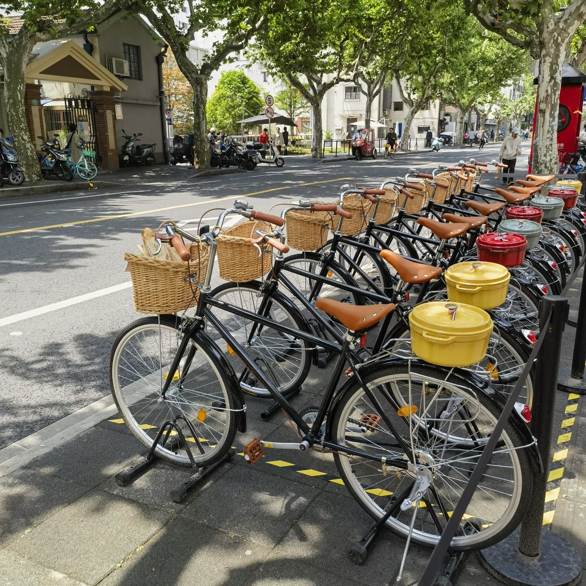 meganjordan3429's tweet photo. Just clocked up 12km on today’s city bike route—no metro delays, fresh air, and a perfect pit stop at that little flower stand by the park. Loving this slow, sunny commute! https://t.co/ueyHCz3Aie