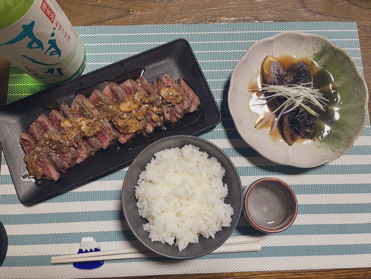 mande0119's tweet photo. 飯〜

ステーキ定食

#自炊 #晩酌 #晩飯 #おうちごはん
#お疲れ様 #乾杯 #日本酒 https://t.co/IBeeq1P9pZ