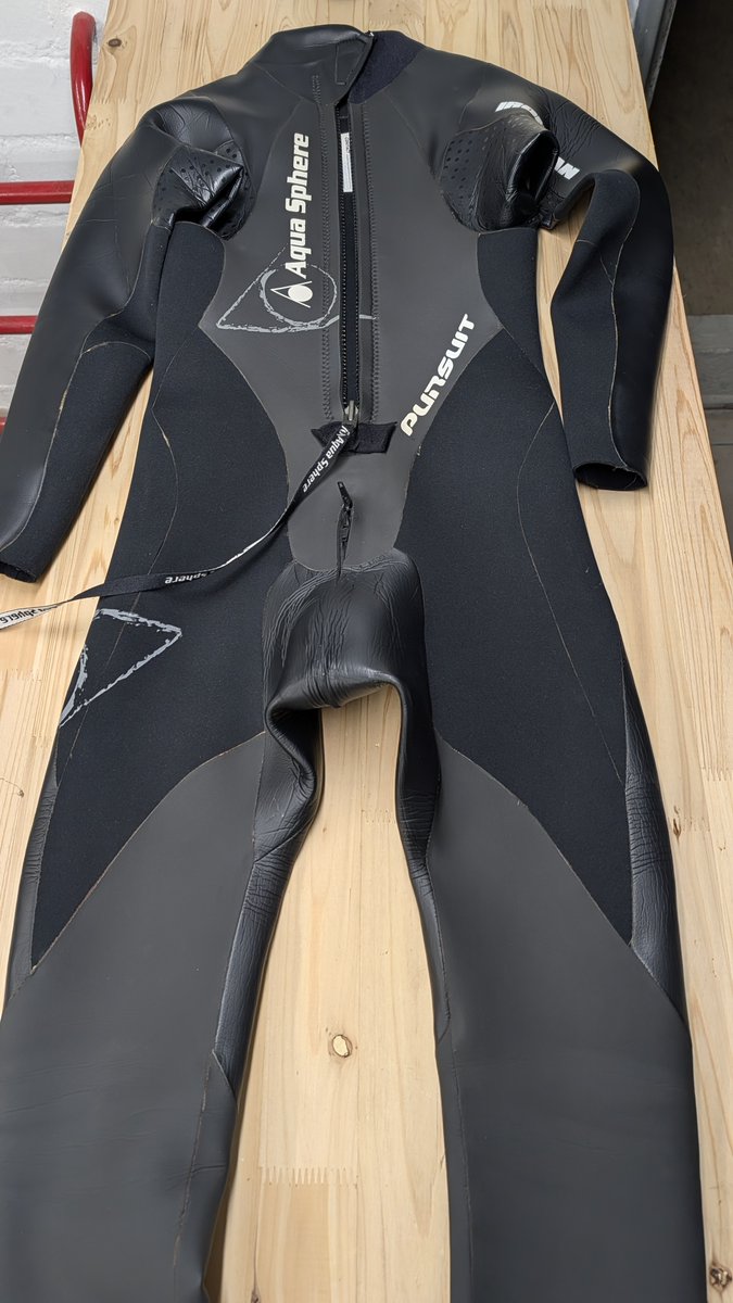 Zipforge's tweet photo. The smoothskin on earlier Aqua Sphere Ironman models hits different. ✨🖤 Look at the mirror gloss on this suit, fresh off the Zipforge table.
Upgrade your gear, link in bio #neoprene #smoothskin #zipforge #wetsuit https://t.co/zUrpRpkrmi