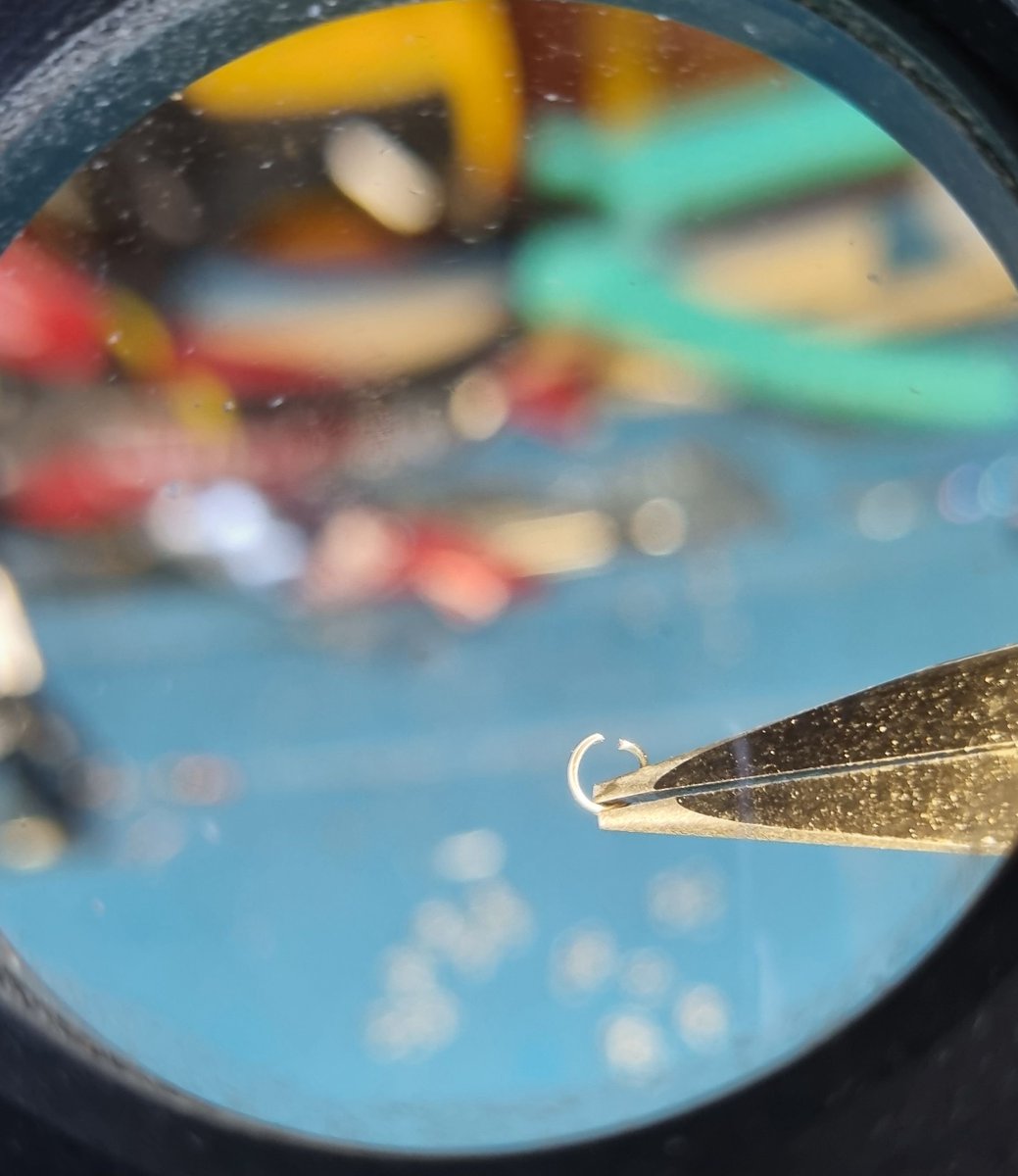 Ghostprot0001's tweet photo. 22+ hours under a magnifying glass to make this micro box chain bracelet. https://t.co/pPTRhWCG29