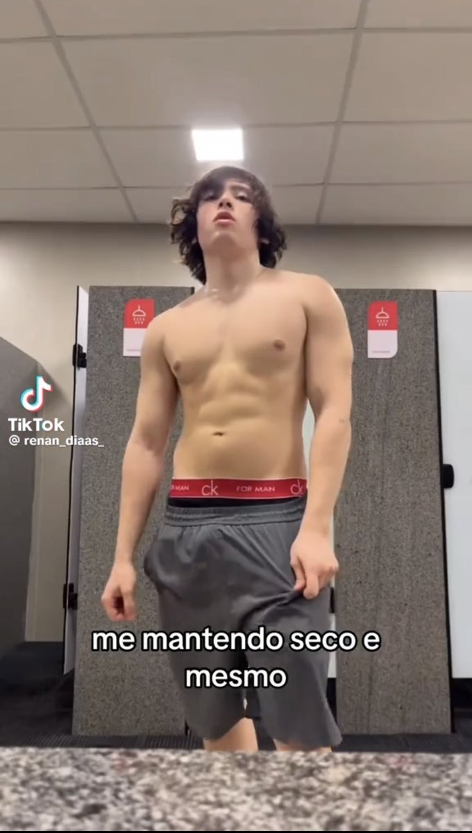 Faggoonett's tweet photo. esse novinho é todo grandão https://t.co/S6T9Bn41zA