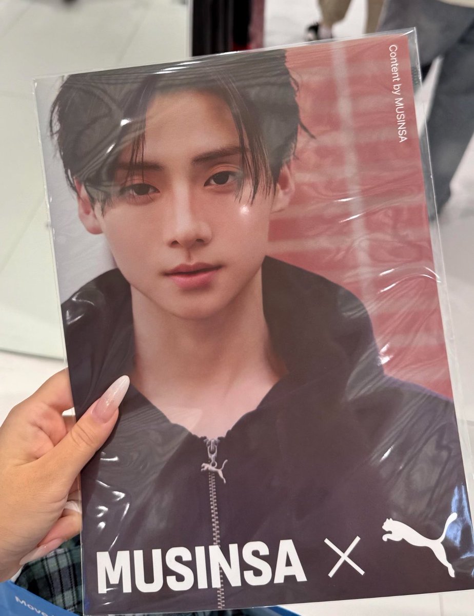 sangwon_archive's tweet photo. imagine his family comes to the store and sees their youngest child plastered everywhere 😭 i am so proud of you sangwon i have nothing more to say https://t.co/EBGRh58oie