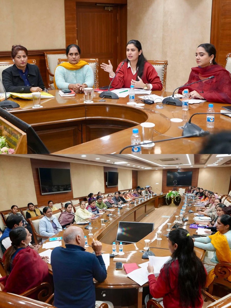 guramneet's tweet photo. और बेटा जी सरकार चला रही है। पंजाब के पैसे पर सरकारी कोठी में परिवार सहित मजे और आनंद ले रही है। अब कुछ तो बोलना ही पड़ता, पिता जी को बीमार बोल दिया।
वैसे @GayatriBishnoi_ जी, छोले भठूरे मंगवाएं कहां से थे, मेरे पिता जी भगवान की कृपया से बीमार तो नहीं लेकिन खाने के शौकीन है। https://t.co/4ICpPANFeB