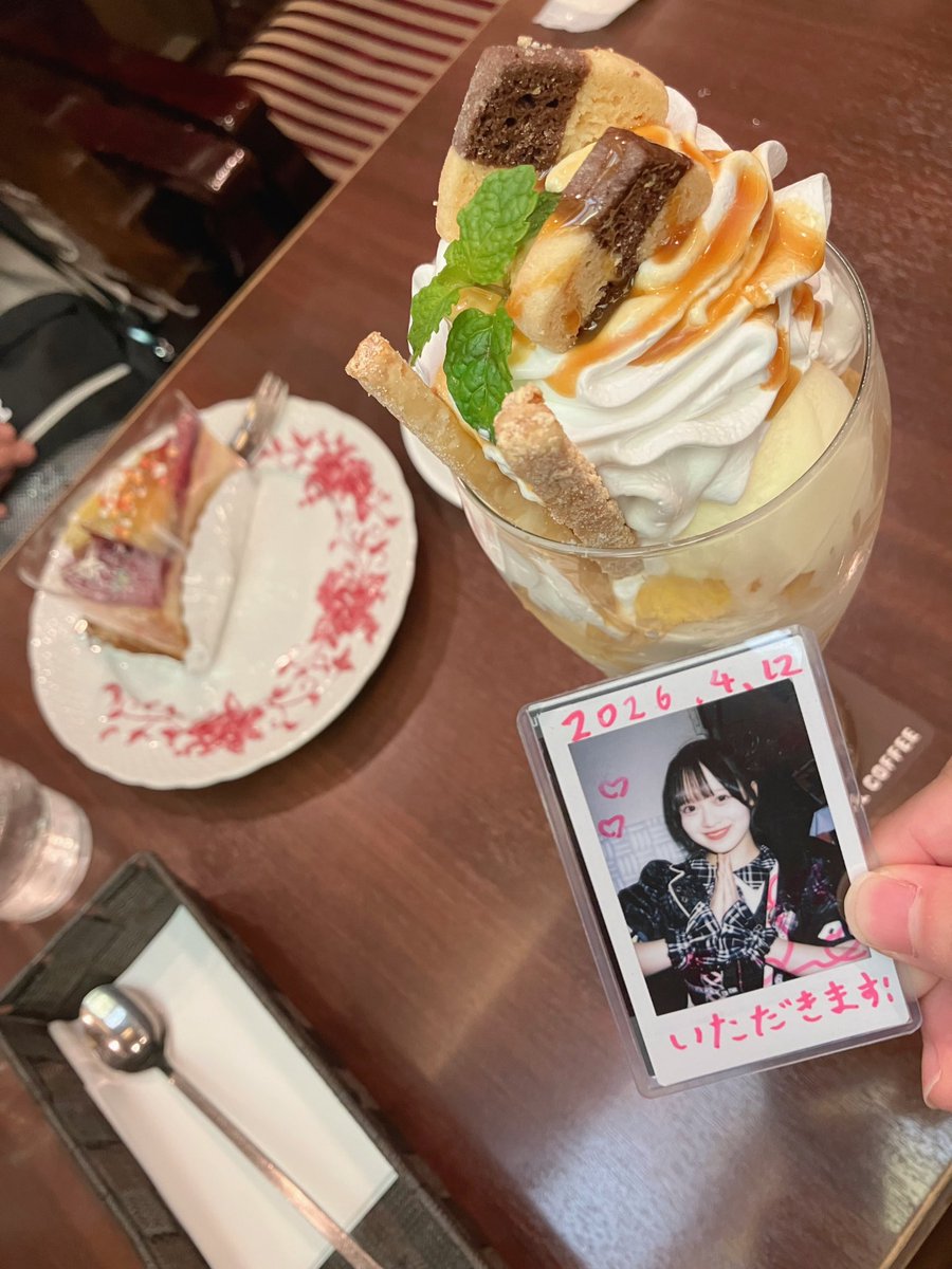 dora7568's tweet photo. ジャンボパフェだよ〜 https://t.co/UhqWkwkCba
