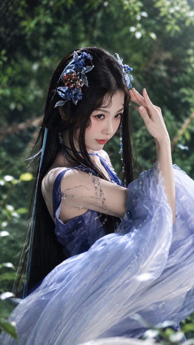 Ang9lShuxin's tweet photo. What a sassy and cunning demon clam. He Pan 🤩🐚🦪🫧🌸
One moment she's weak, crying and begging, the next moment she's is teasing her enemy then suddenly slapping her enemy.
#长生骨 #念相思 #何盼 #HePan #YSX #YuShuxin #EstherYu #Shuxin #虞书欣
ESTHER YU SHUXIN https://t.co/KTwRWMQogT