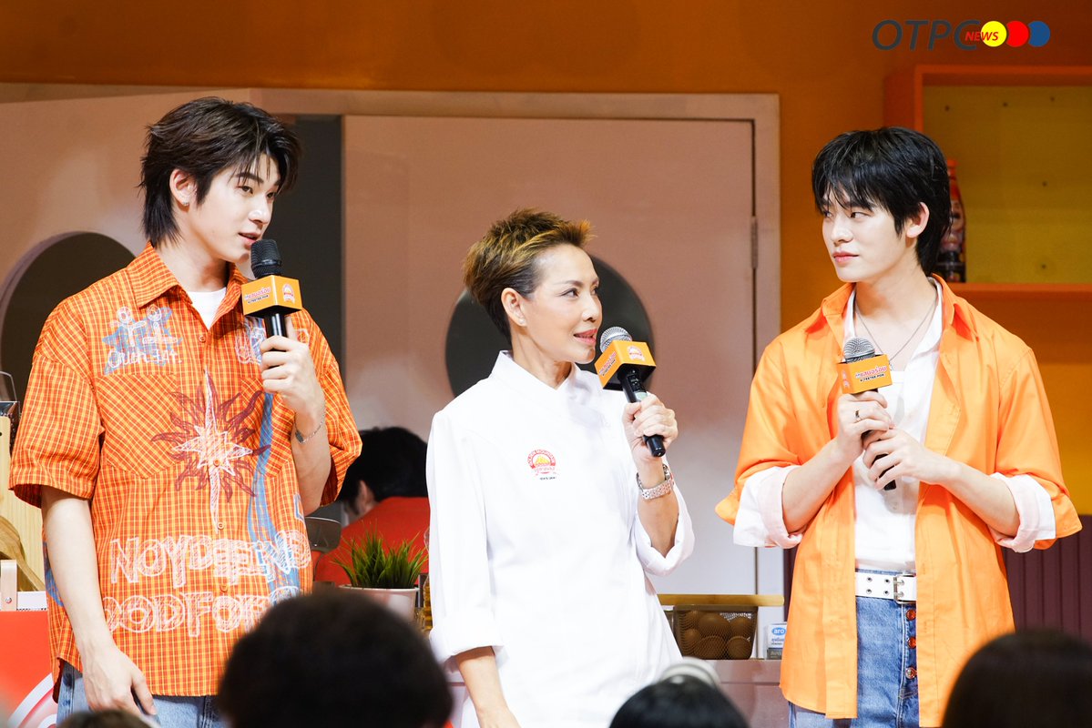 otpcnews's tweet photo. "เชฟป้อม" ชวน "ตี๋ตี๋-ป๋อ" จับคู่เข้าครัวทำ "ข้าวไข่เจียวทรงพลัง" เสิร์ฟความฟินให้ Lucky Fan

TASTY DUO TTP AT EMSPHERE

#คู่หูแสนอร่อยxteeteepor
#twnpich #porsuppakarn
#teeteepor #ตี๋ตี๋ป๋อ
#ตี๋ตี๋ป๋อxภูเขาทอง
#ภูเขาทอง https://t.co/qyZoy5lWB6