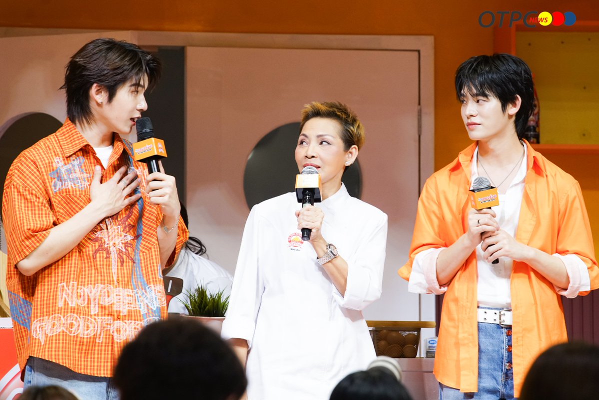 otpcnews's tweet photo. "เชฟป้อม" ชวน "ตี๋ตี๋-ป๋อ" จับคู่เข้าครัวทำ "ข้าวไข่เจียวทรงพลัง" เสิร์ฟความฟินให้ Lucky Fan

TASTY DUO TTP AT EMSPHERE

#คู่หูแสนอร่อยxteeteepor
#twnpich #porsuppakarn
#teeteepor #ตี๋ตี๋ป๋อ
#ตี๋ตี๋ป๋อxภูเขาทอง
#ภูเขาทอง https://t.co/qyZoy5lWB6