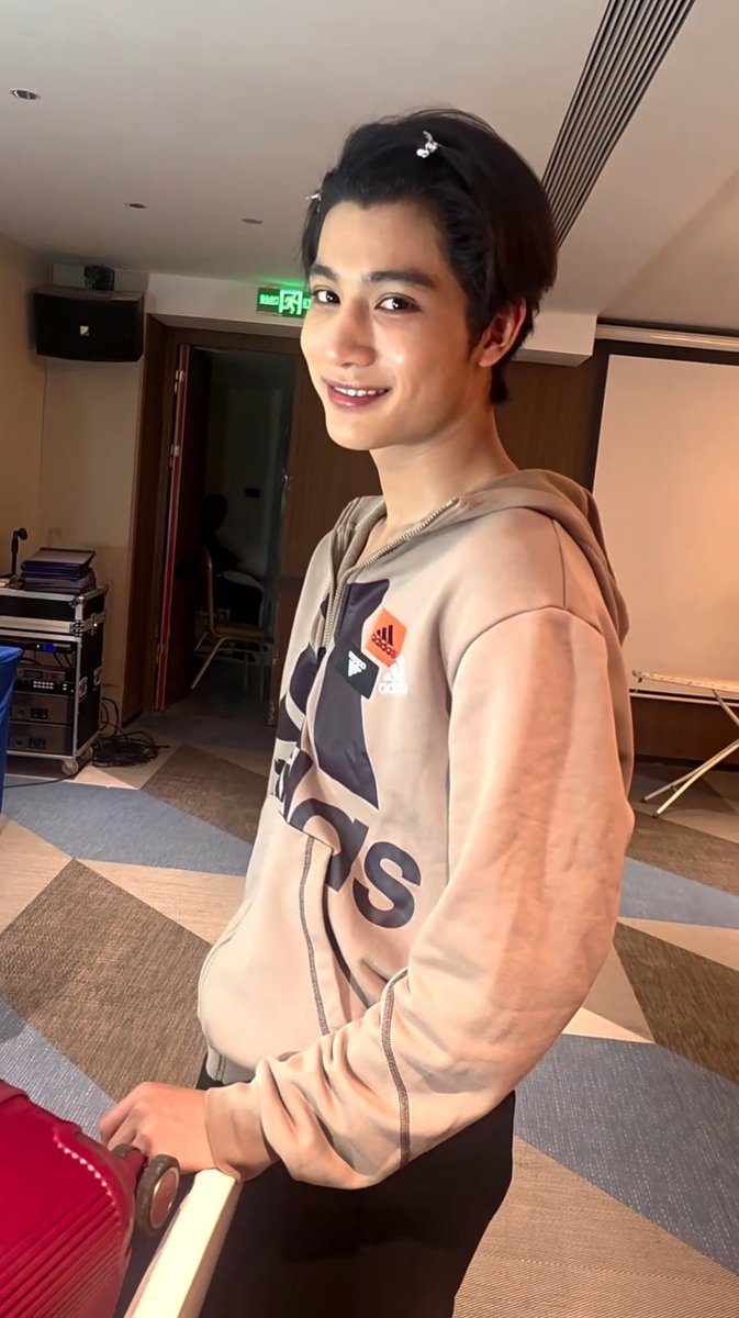 stotheomsknn's tweet photo. อินจักรหล่อว่ะ แต่มีคนมาคุม ?—? https://t.co/XPFgaEB8TJ