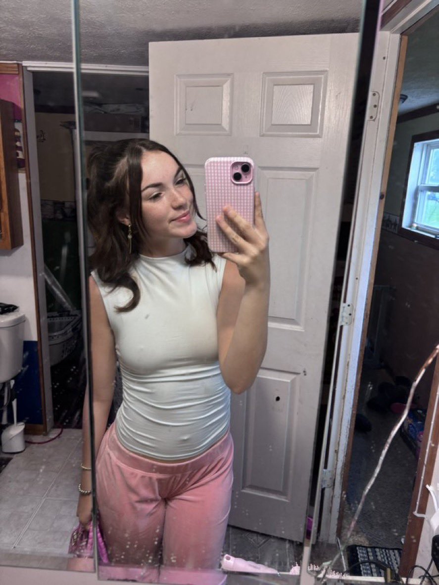 sweetbbkailynn's tweet photo. Who’s up and ready to be a next victim of 2 mean hot brats in a group chat humiliation!!!
Approach now.🥵😎🥶
#Findom #paypig #sissy #softsub #cashcow #techdom #alphacouple #kidslox #whiteboys #anydesk #cucking #blackmail #humiliation #exposure https://t.co/fSAJEYrjwr