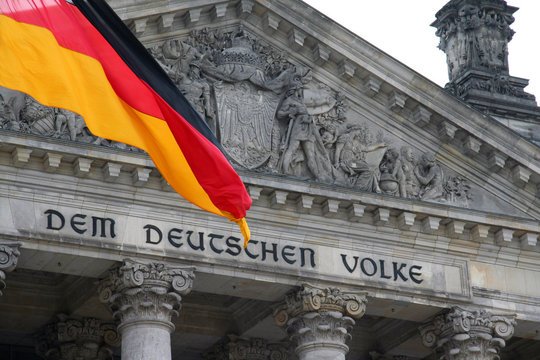 GanzeGeschichte's tweet photo. Wusstest Du, dass die Metallbuchstaben "Dem Deutschen Volke" am Reichstag aus eingeschmolzenen französischen Beutekanonen aus den Befteiungskriegen gegen Napoleon gegossen wurden? https://t.co/hnJwMqZAdN