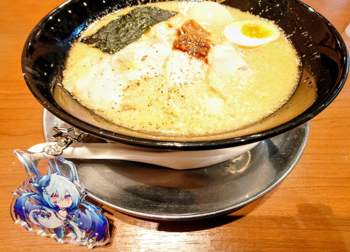 Nerimorn_Eclair's tweet photo. ウンドボして疲れた身体にラーメンは最高です https://t.co/6y5SjSaRyk