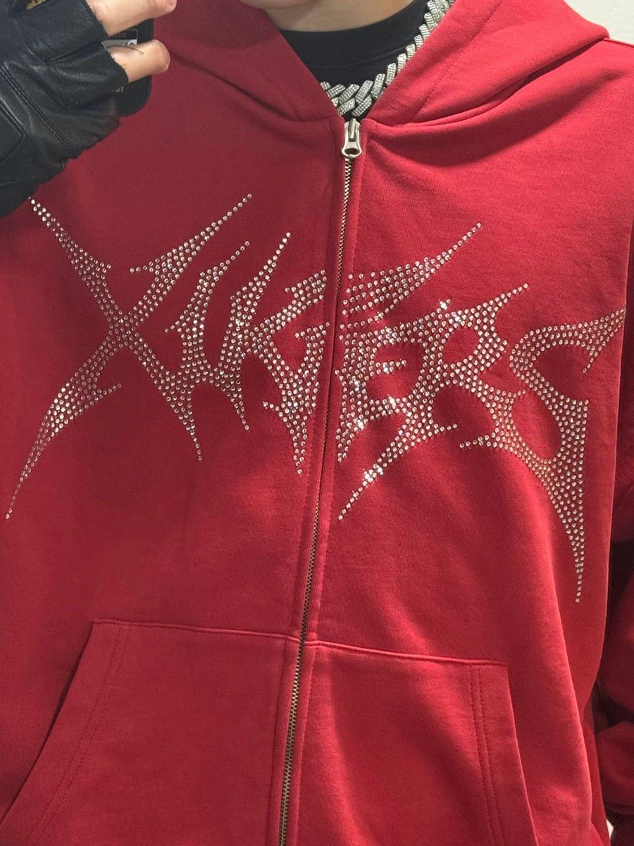imsusulover's tweet photo. @Ikemingii from their own hoodies! We liked the design of the red hoodie, so we searched for a good picture, we found  this one of Junghoon, and made a stencil out of it on a piece of paper :) https://t.co/F6pOHc235t