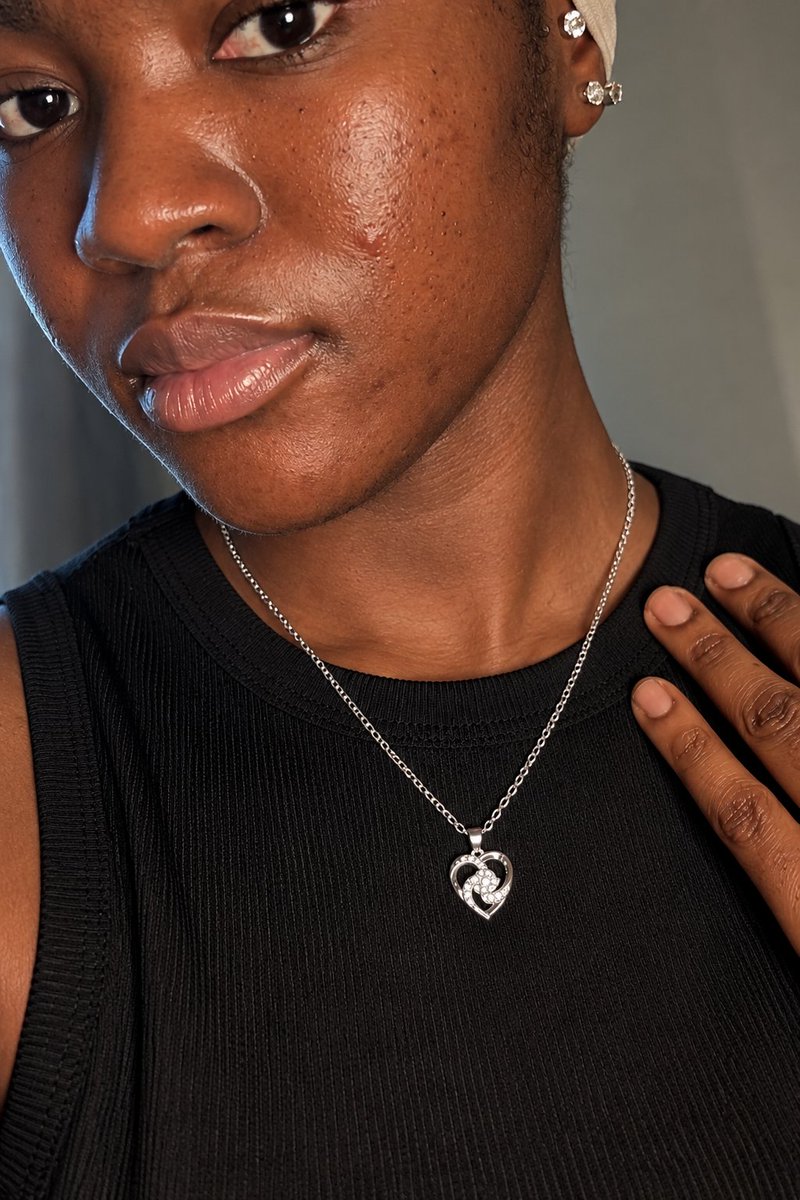 SERASAR's tweet photo. Silver necklace. Sometimes the outfit really doesn't need anything else. https://t.co/lYCxSAKoE8