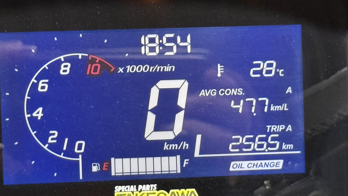 hayashi_motors's tweet photo. 先日のツーリングで走行距離が1000kmを超えて
オイル交換の表示が点灯したので
エンジンオイルを交換する。
#筑後車輌基地
#kf54
#adv160
#エンジンオイル交換
#sod1plus https://t.co/WvcQMfawtU
