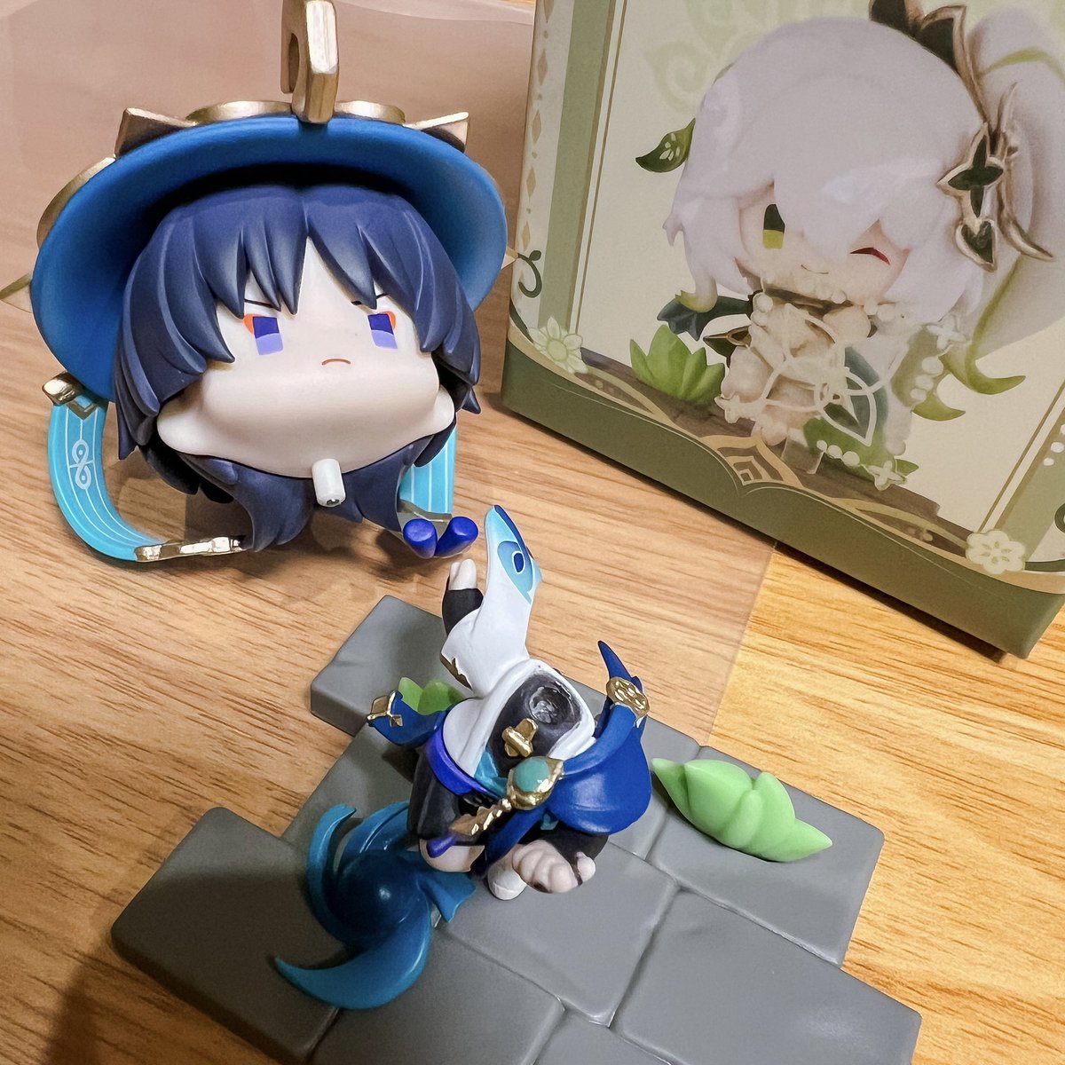 hanemi83's tweet photo. かさっちフィギュアの接続部分、普通に折れて今泣いてる😭😭😭😭😭😭😭😭😢 https://t.co/V3g76xrAIt