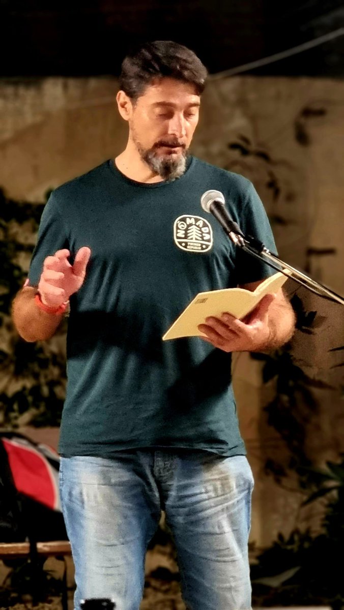 eljuliet_bnv's tweet photo. Anit vaig participar en la primera sessió del club de lectura de Biar parlant de 'La merla blanca' (@Vincle_Ed) i va ser fabulós. Després, vam enllaçar amb el sopar Estellés. Quin goig!
A més, vaig conéixer a @tonacatala 🫶
Gràcies a tots per tot!
☺️ https://t.co/XMyPcGURW6